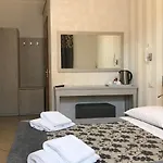 Adelaide House 4* فلورنس