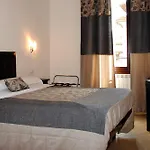 Adelaide House بيت ضيافة 4*