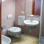 Adelaide House بيت ضيافة 4*