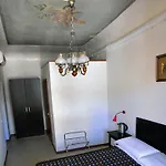 Adelaide House بيت ضيافة 4*