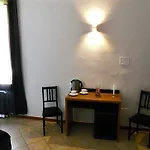 Adelaide House بيت ضيافة 4*