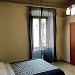 Adelaide House بيت ضيافة 4*