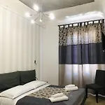 Adelaide House 4*