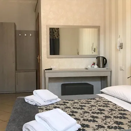 Adelaide House 2* Florence