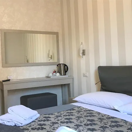 Pensión Adelaide House 4*
