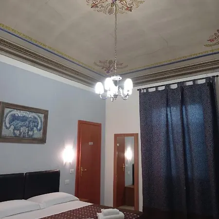 Adelaide House Гостевой дом 2*