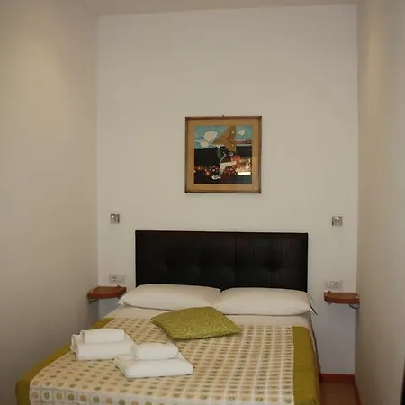 Adelaide House Guest house 2*