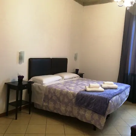 Adelaide House בית הארחה 4*