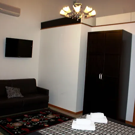 ゲストハウス Adelaide House