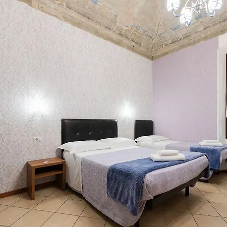 Adelaide House בית הארחה 4*