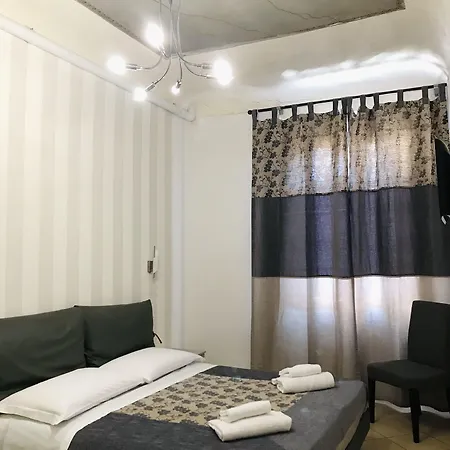 Adelaide House 4*