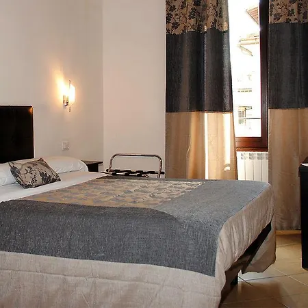 Adelaide House Гостевой дом 2*