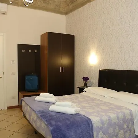 Adelaide House Guest house 2*