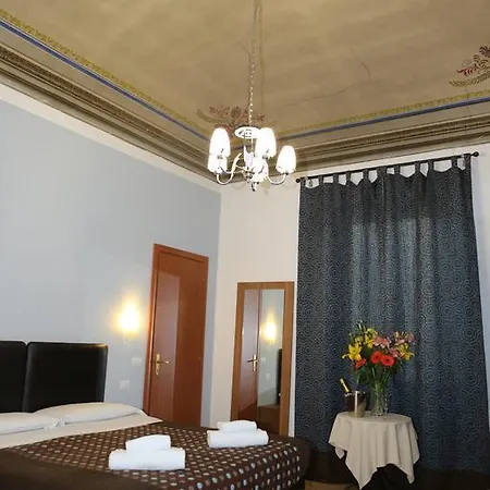 Guest house Adelaide House 2*