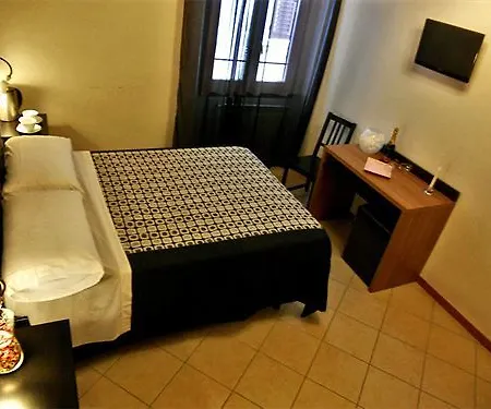Guest house Adelaide House 2*