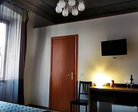 Adelaide House Гостевой дом Флоренция