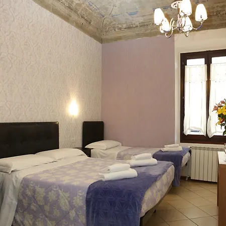 Adelaide House Гостевой дом 2*