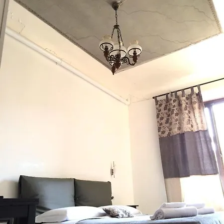 Adelaide House 2*