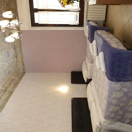 Adelaide House 2* Флоренция