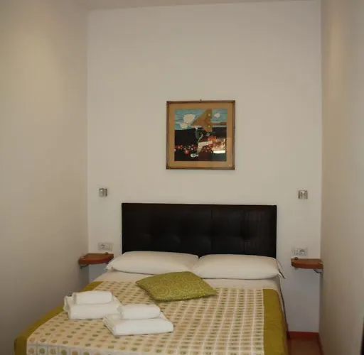 Adelaide House ゲストハウス 4*