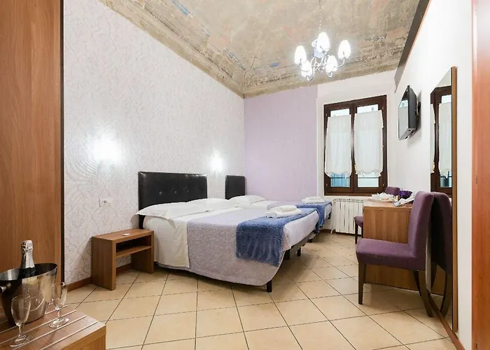 ゲストハウス Adelaide House 4*