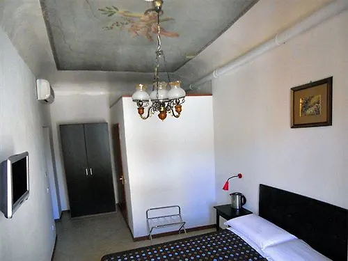 Adelaide House ゲストハウス 4*