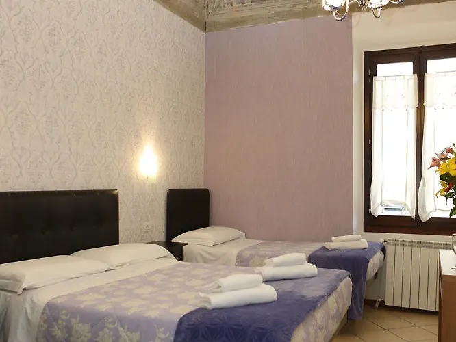 Adelaide House ゲストハウス 4*