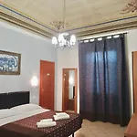 Adelaide House 4*