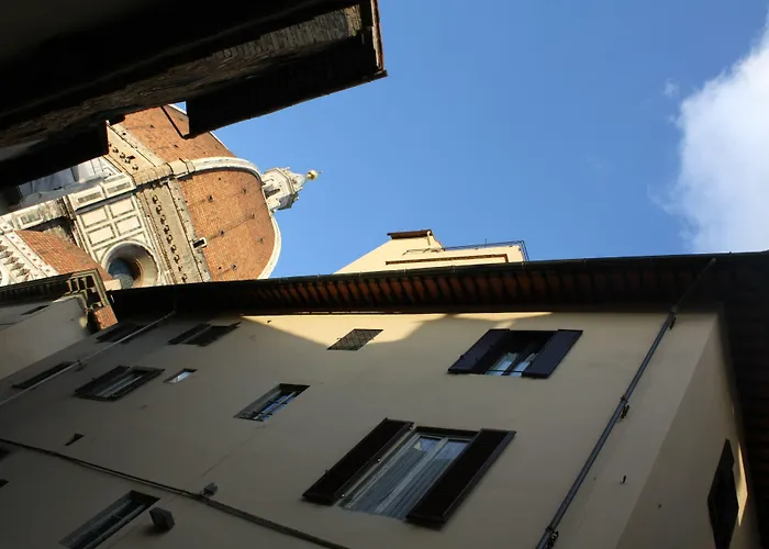 Adelaide House 3* Floransa